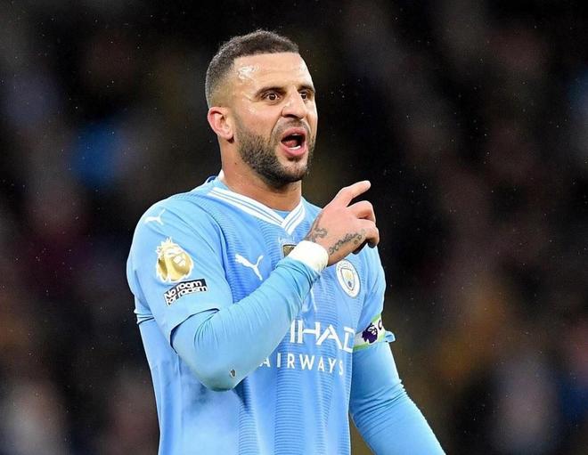 记者：阿什拉夫决定不进行手术治疗，他想参加非洲杯揭幕战（记者：阿什拉夫决定暂不手术，盼出战非洲杯揭幕战）