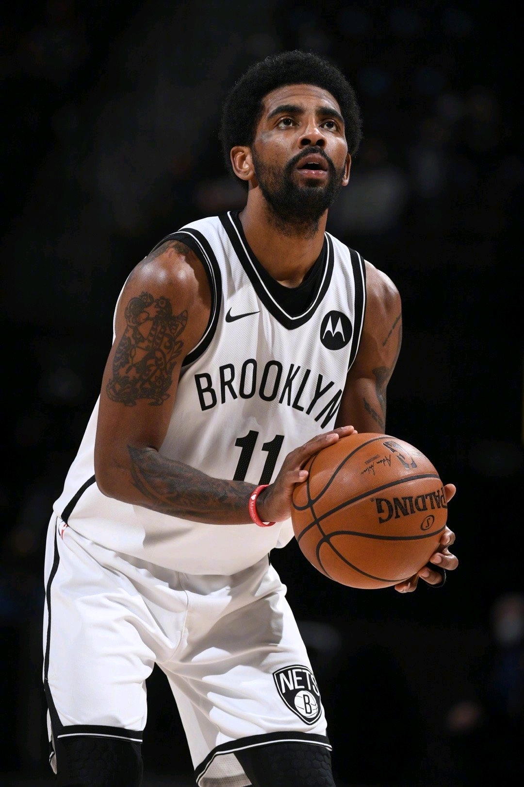 范佩西首次征召儿子进入费耶诺德比赛名单，但并未安排他出场（范佩西首次将儿子列入费耶诺德大名单，未获出场机会）