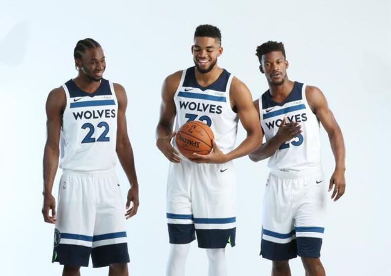 提前布局，世体：齐达内想带执教皇马时的2名助手同去法国队（世体：齐达内提前筹划，若执掌法国队将携皇马时期两位助手）