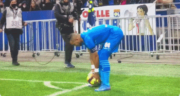 中超末轮前瞻：上海双雄冲击冠军，海牛、梅州争保级最后席位