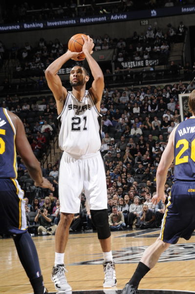 科贝记者：姆巴佩左手无名指骨折，不过能照常出战曼城（科贝电台：姆巴佩左手无名指骨折，但对阵曼城出场无碍）