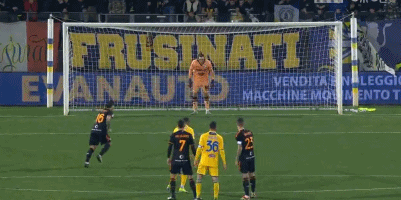 话题｜萨拉赫无缘欧冠名单 离开利物浦倒计时？（热议｜萨拉赫落选欧冠名单 距离告别利物浦还有多远？）