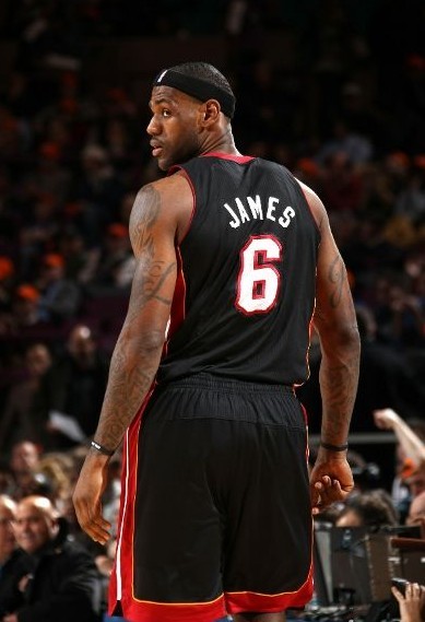 美记：有迹象显示快船将提前清理阵容，看好他们明夏签特雷杨（美媒称快船或提前清理阵容，明夏被看好签下特雷杨）