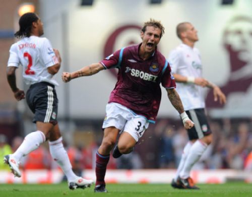 尤文全队和球迷一起出现在登机口，斯帕莱蒂和球迷们友好互动（尤文全队与球迷同现登机口，斯帕莱蒂亲切互动）