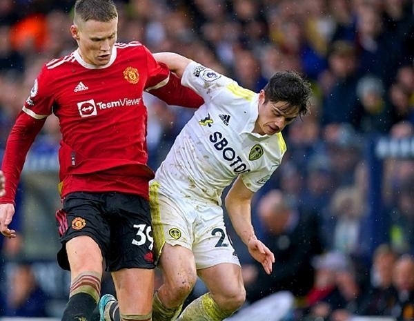 近8次代表西班牙出战正式比赛，奥亚萨瓦尔贡献7球6助攻