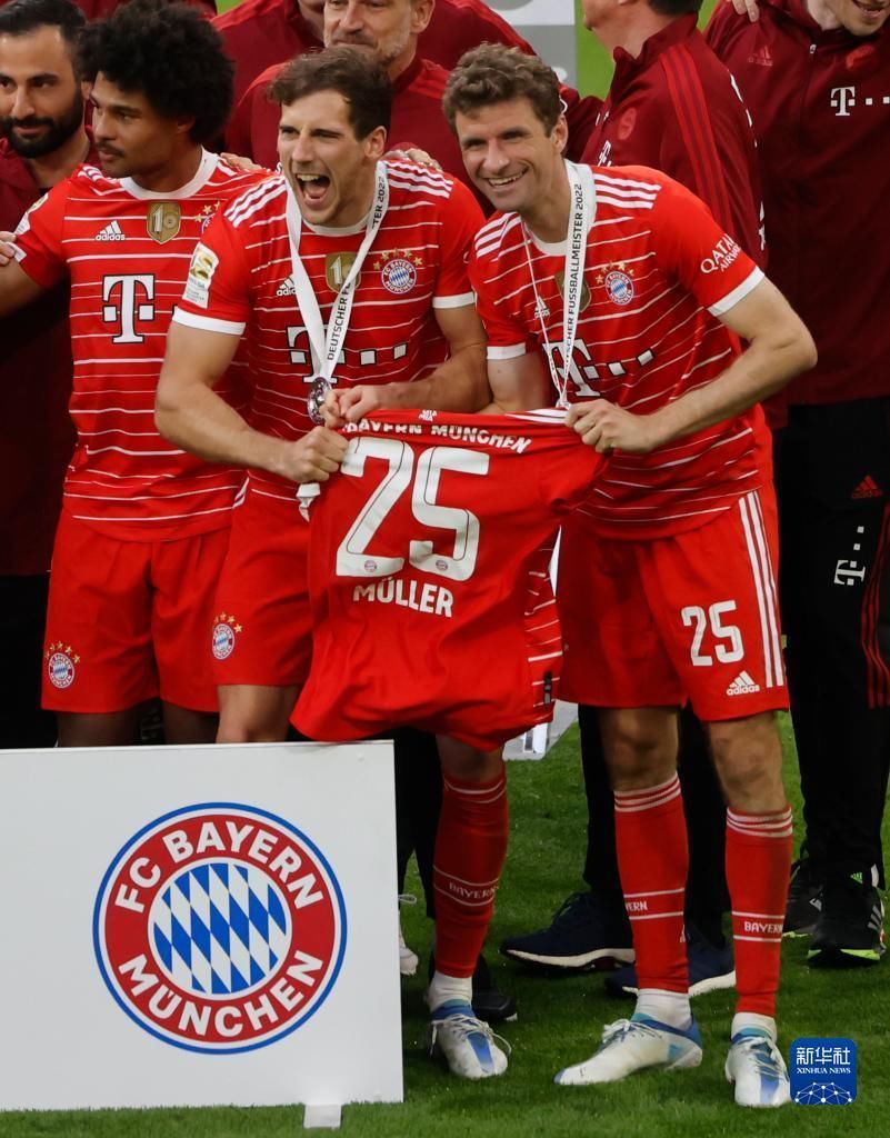 德甲进球榜：拜仁44球领跑！药厂、法兰克福并列第2！（德甲进球榜：拜仁轰44球登顶，勒沃库森与法兰克福并列次席）